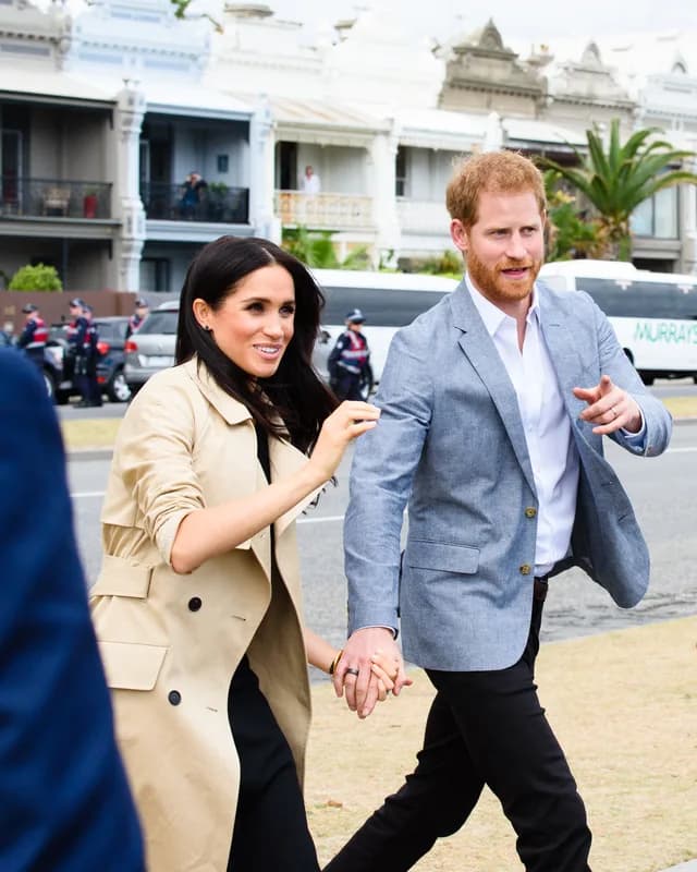 Police Move In as Mob Surrounds Harry, Meghan